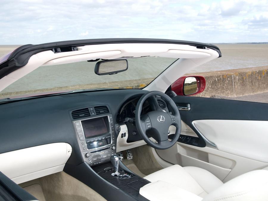  Lexus IS250C 2009 года  (UK) (фото 3 из 7)
